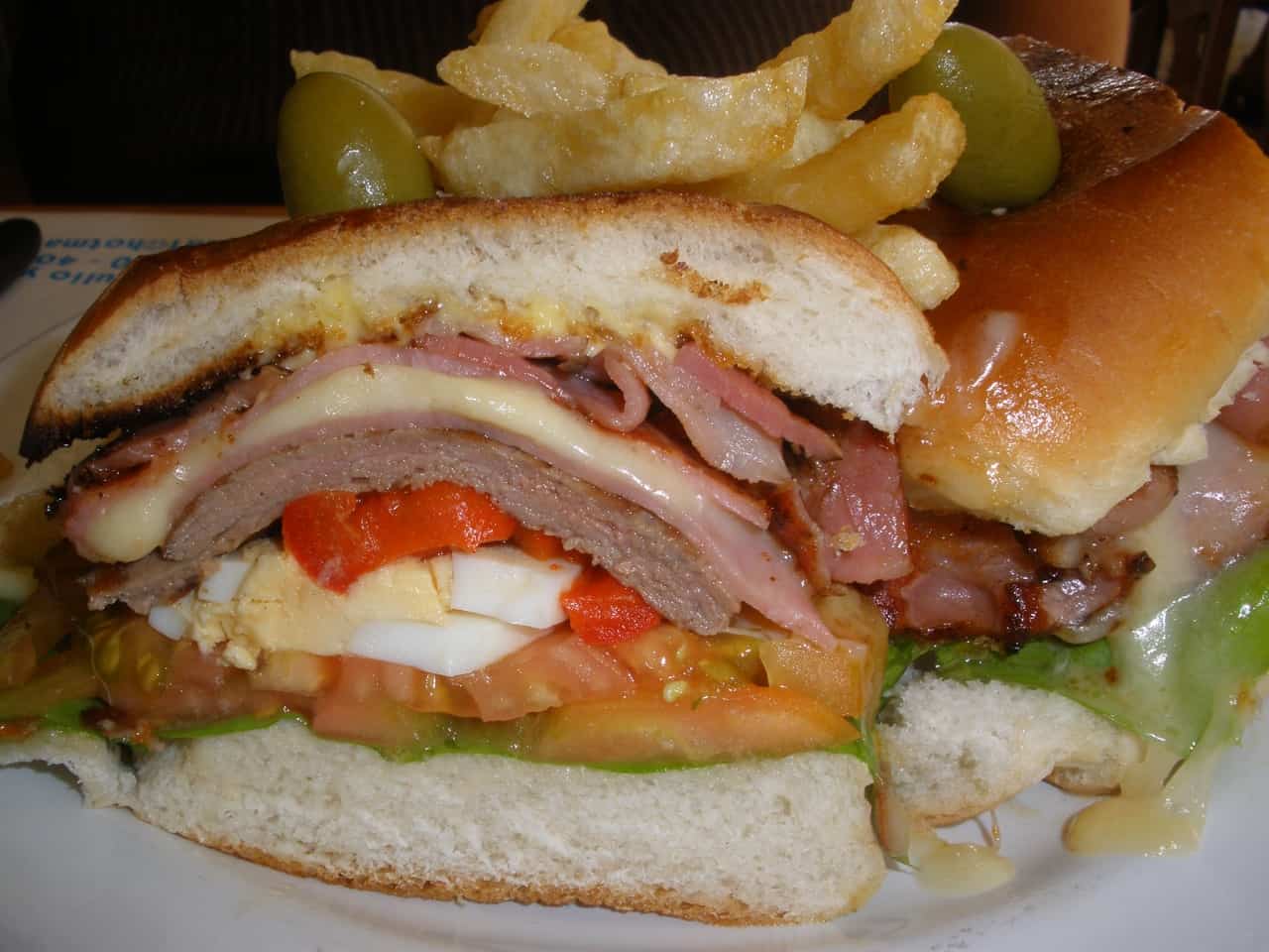 Chivito Canadiense al pan