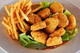 Nuggets de pollo con fritas