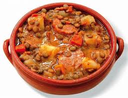 Guiso completo de carne y fideos